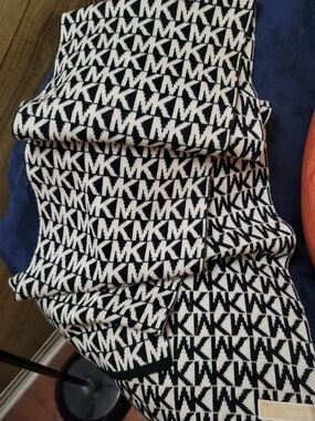 Michael Kors Black & White MK Logo Knit Scarf